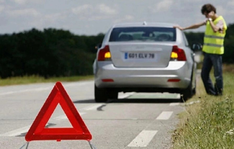 교통사고후 비상삼각대 설치