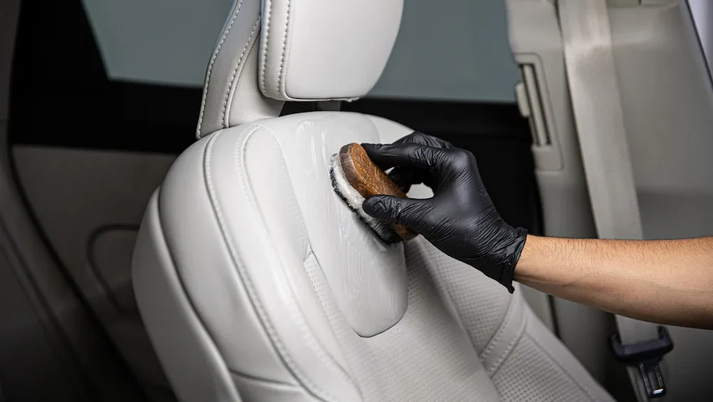 자동차 가죽 시트 찌든 때 제거 방법